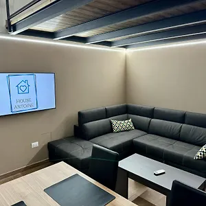 House Antoine , Napoli Italia